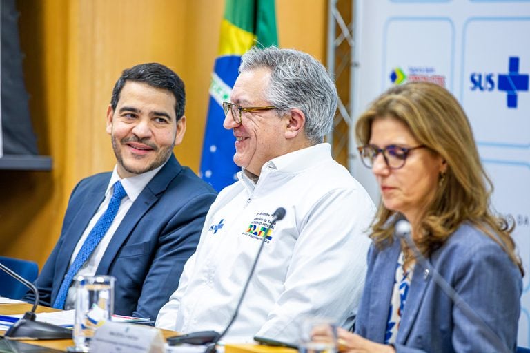 Padilha, Messias e a secretária de Informação e Saúde Digital, Ana Estela Haddad, durante coletiva. Foto: Ag. Gov