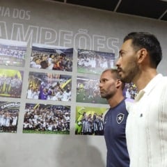 O Botafogo anunciou nesta terça-feira (8) a contratação do técnico Davide Ancelotti, 35. Filho de Carlo Ancelotti, treinador da seleção brasileira