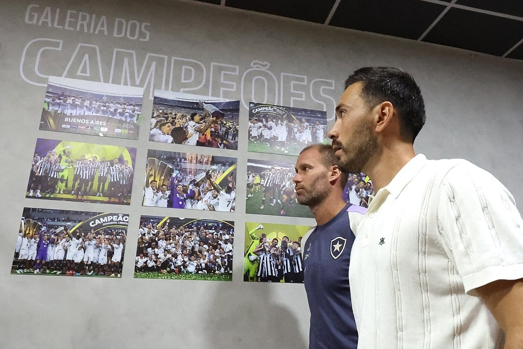O Botafogo anunciou nesta terça-feira (8) a contratação do técnico Davide Ancelotti, 35. Filho de Carlo Ancelotti, treinador da seleção brasileira