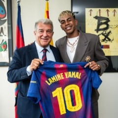 O Barcelona anunciou nesta quarta-feira (16/7) que o jovem atacante Lamine Yamal será o novo dono da icônica camisa 10 do clube