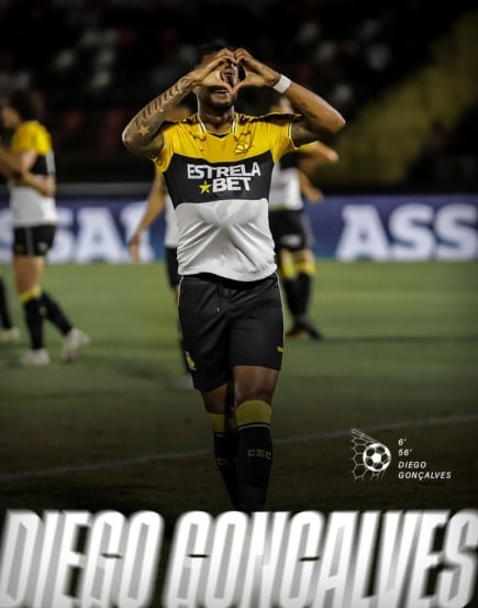 O Criciúma conquistou sua terceira vitória consecutiva na Série B do Campeonato Brasileiro ao derrotar o Botafogo-SP por 2 a 0.