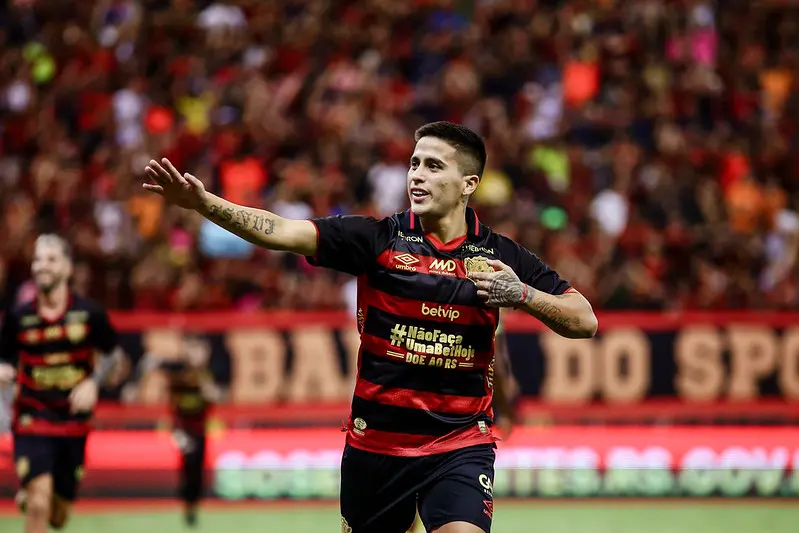 O meia-atacante Tití Ortíz, de 32 anos, deixou o Sport após ter sido afastado do elenco principal junto com outros quatro jogadores.
