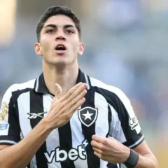Seis meses após chegar ao Botafogo, Jair Cunha está de saída. O zagueiro foi vendido ao Nottingham Forest, da Inglaterra, por 12 milhões de euros