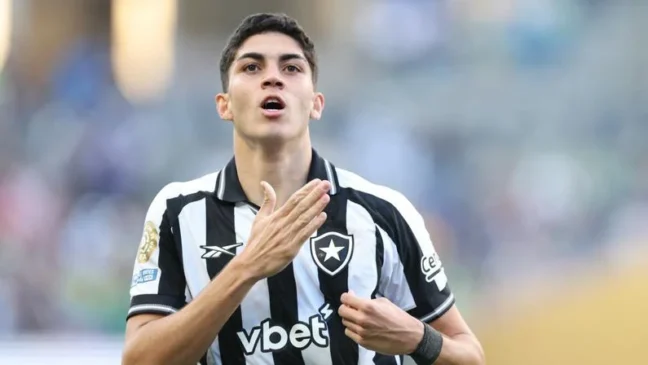 Seis meses após chegar ao Botafogo, Jair Cunha está de saída. O zagueiro foi vendido ao Nottingham Forest, da Inglaterra, por 12 milhões de euros