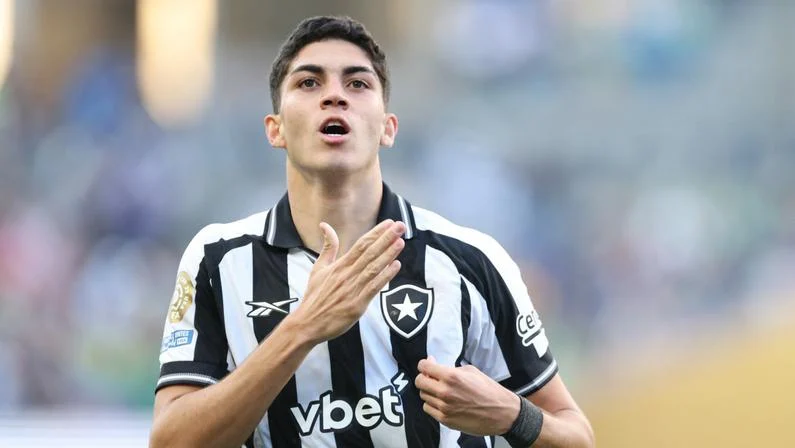 Seis meses após chegar ao Botafogo, Jair Cunha está de saída. O zagueiro foi vendido ao Nottingham Forest, da Inglaterra, por 12 milhões de euros