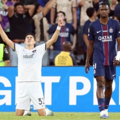 A equipe brasileira não apenas venceu os parisienses por 1 a 0, como também se tornou a única a balançar as redes contra o goleiro Donnarumma nesta edição do Mundial.