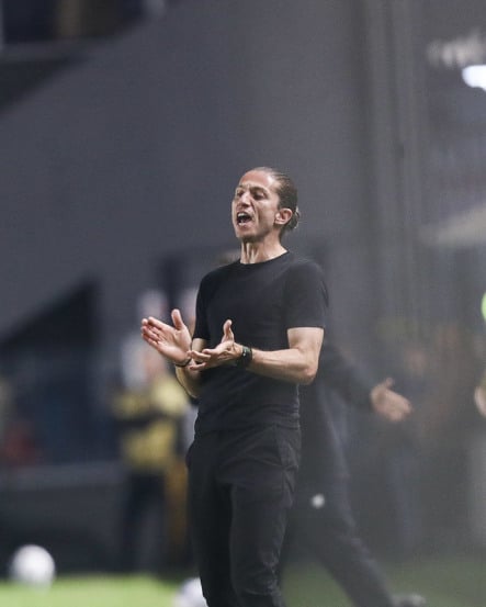 O técnico do Flamengo, Filipe Luís, afirmou na noite desta quarta-feira (16) que considera encerrada a polêmica envolvendo o atacante Pedro