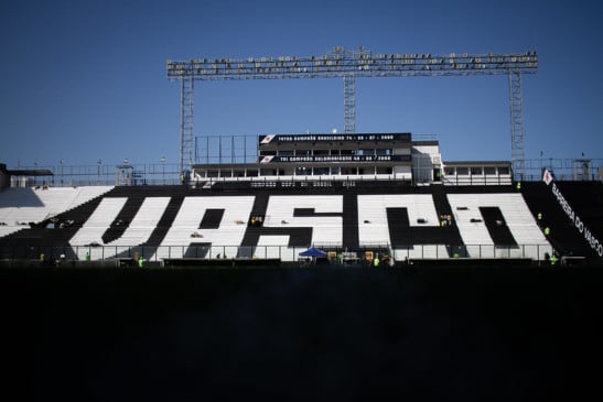 Vasco e Grêmio fizeram um jogo movimentado -com defesa quase em cima da linha, bolas na trave e gol anulado- e ficaram no empate em 1 a 1,