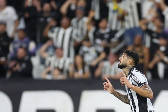 O Botafogo abriu vantagem sobre o Red Bull Bragantino nas oitavas de final da Copa do Brasil. O time alvinegro fez 2 a 0