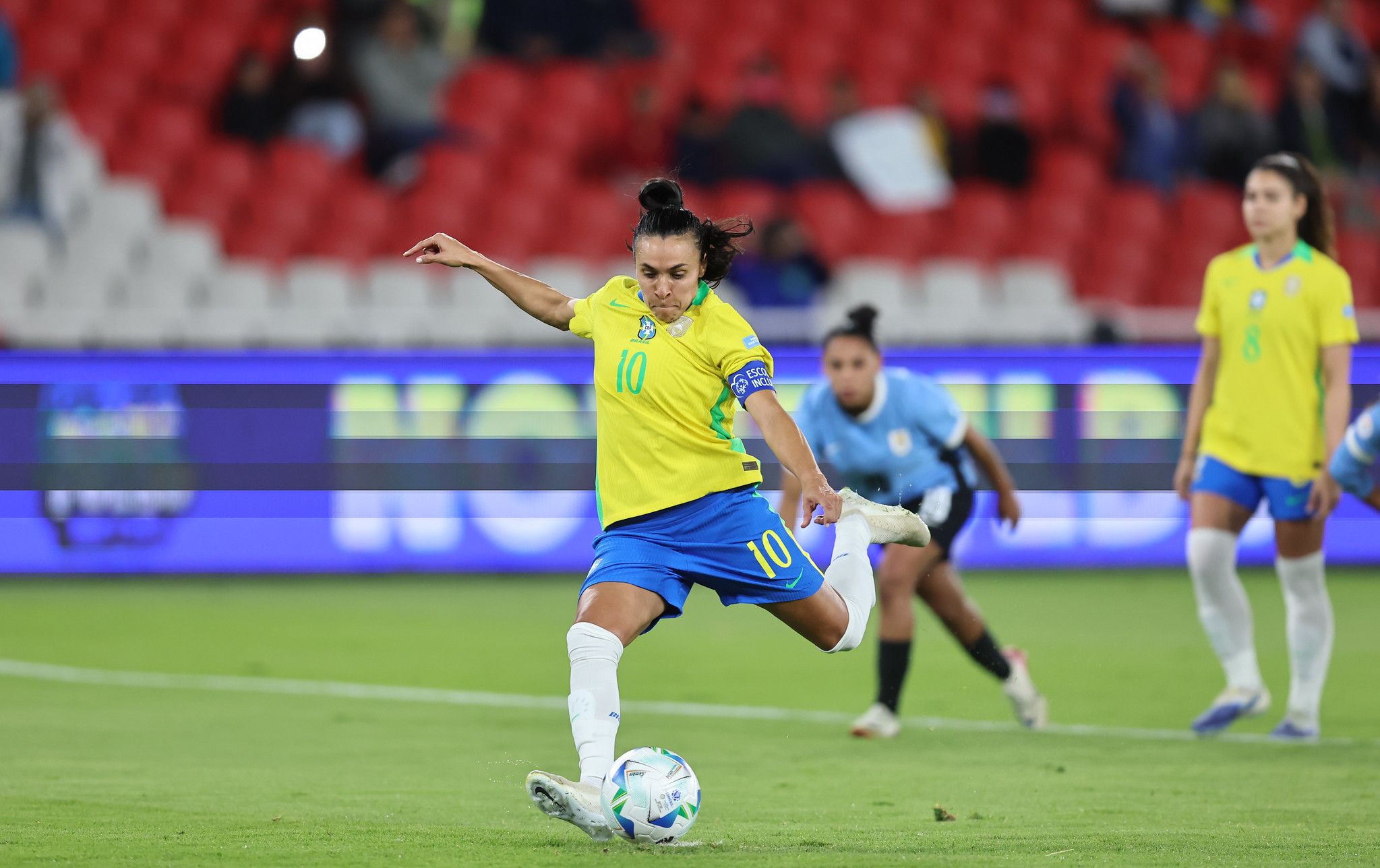 Marta cobrou o pênalti com paradinha e tirou Sánchez da foto Créditos: Lívia Villas Boas / CBF