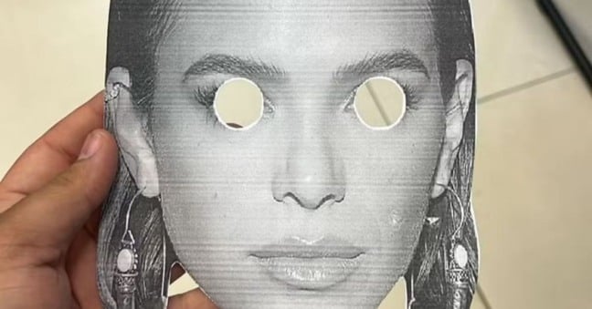 A Polícia de Pernambuco proibiu que torcedores do Sport vestissem máscaras com o rosto da atriz Bruna Marquezine para provocar Neymar no jogo contra o Santos