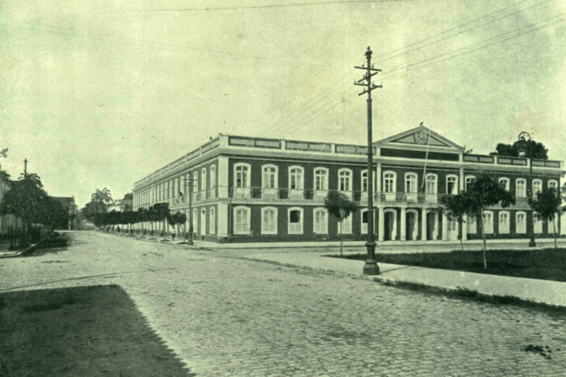 Em 1982, o prédio do Colégio Paes de Carvalho foi tombado pelo Departamento de Patrimônio do Estado do Pará.

