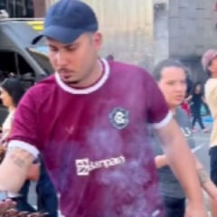 A avenida, que fica aberta para pedestres aos domingos, foi cenário de uma cena curiosa para Mauro: vários torcedores com a camisa do Leão Azul