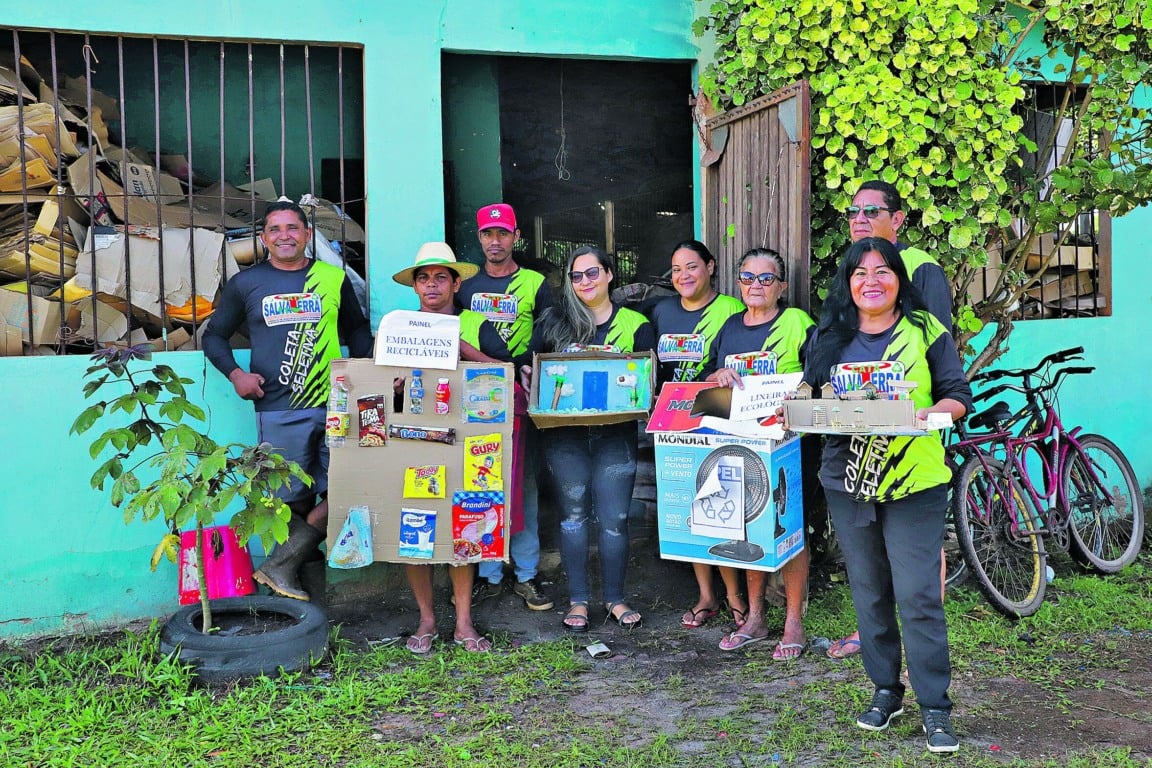  Associação de moradores de Salvaterra  em multirões  fazem a limpeza das praia.
10/07/2025
Foto  Celso Rodrigues/ Diário do Pará.