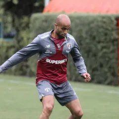Após a derrota do São Paulo para o Flamengo por 2 a 0 no último jogo, a esposa do jogador Lucas, Larissa Saad, decidiu se manifestar em defesa do atleta