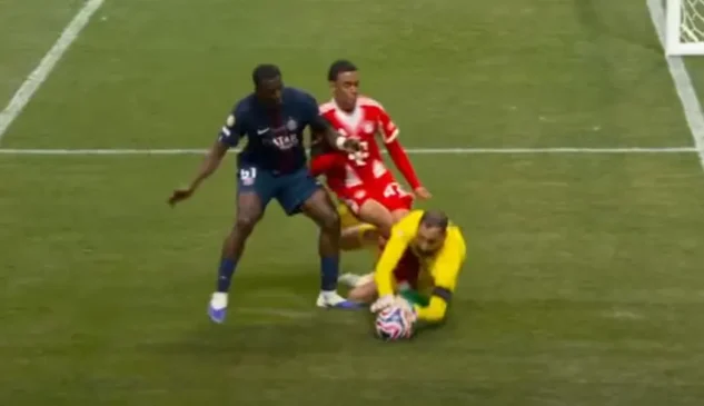 Jamal Musiala deixou a derrota do Bayern de Munique para o PSG com uma lesão assustadora e pode ficar fora dos gramados por até cinco meses, segundo o jornal alemão Bild.