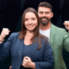 Carol e Radamés são os grandes campeões do Power Couple 2025 (Record). O casal recebeu 54,24% dos votos, ganhou R$ 446 mil