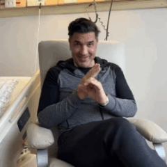 De alta médica desde a última sexta-feira (11), Edu Guedes tranquilizou os fãs sobre seu estado de saúde em um vídeo publicado nas redes sociais neste sábado (12)