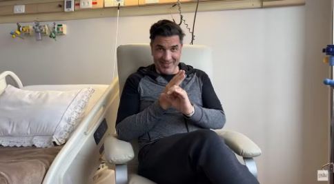 De alta médica desde a última sexta-feira (11), Edu Guedes tranquilizou os fãs sobre seu estado de saúde em um vídeo publicado nas redes sociais neste sábado (12)