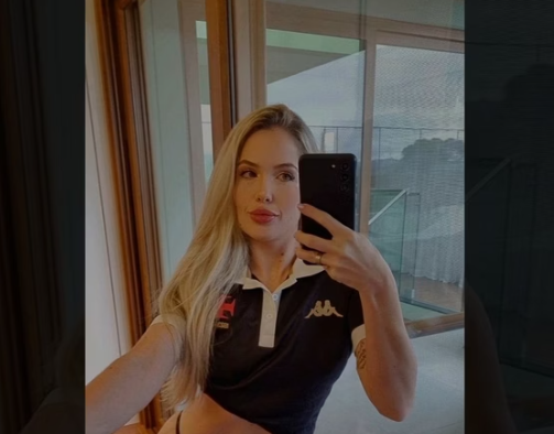 "Ex-affair de Payet, Larissa Ferrari entra no conteúdo adulto e expõe bastidores polêmicos do relacionamento" "Ex-affair de Payet, Larissa Ferrari entra no conteúdo adulto e expõe bastidores polêmicos do relacionamento"