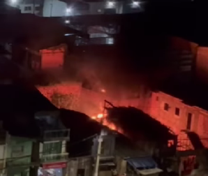 Chamas intensas destroem casa na Pedreira e mobilizam bombeiros em Belém