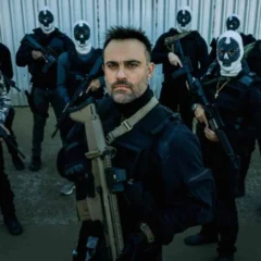 A série brasileira "DNA do Crime", que se tornou um fenômeno global, acaba de ser renovada para sua terceira temporada pela Netflix.