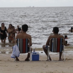 Belém, Pará, Brasil, Cidade. Retranca: MOVIMENTO/ PRAIAS/ OUTEIRO/ 1o FDS JULHO - . Gancho: As praias de Outeiro voltaram a ser uma das principais opções de lazer dos belenenses durante o verão amazônico. Local: Praia do Outeiro - Belém. Data: 05/07/2025. Foto: Mauro Ângelo/ Diário do Pará.