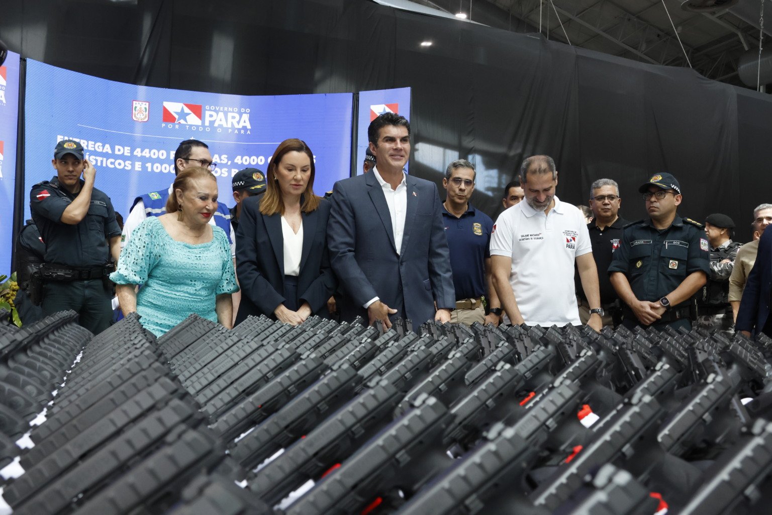Governo entrega armamentos e equipamentos para fortalecer as ações da Polícia Militar Governo entrega armamentos e equipamentos para fortalecer as ações da Polícia Militar