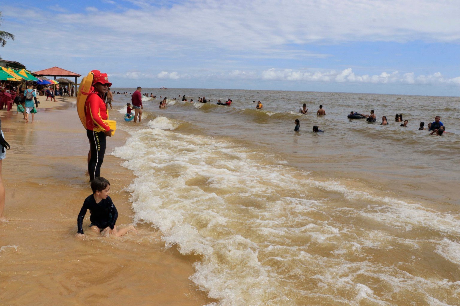 Ilha de Cotijuba bomba no fim de semana e conquista novos admiradores