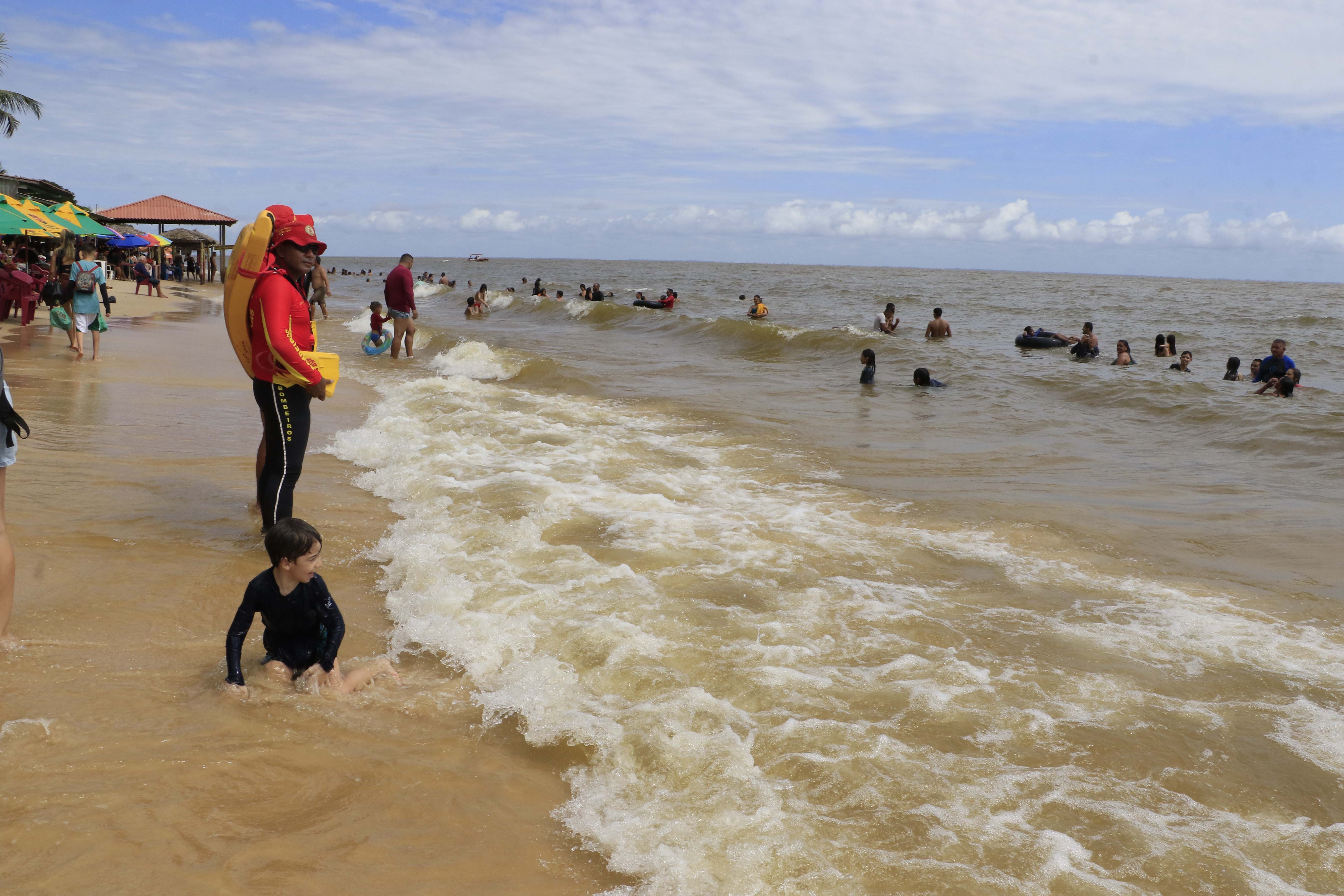 Ilha de Cotijuba bomba no fim de semana e conquista novos admiradores