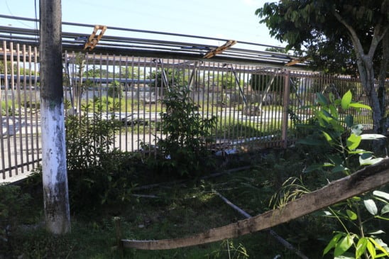 Enquanto as obras não reiniciam, os usuários de ônibus sofrem com o calor sem abrigo FOTOs: antônio melo