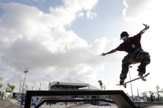 Mais de 100 atletas participam do Circuito Paraense de Skate Street em Belém