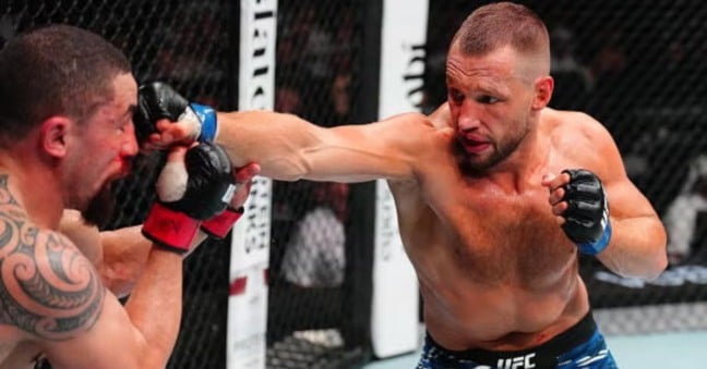 Na luta principal, Reinier de Ridder superou o ex-campeão Robert Whittaker por decisão dividida