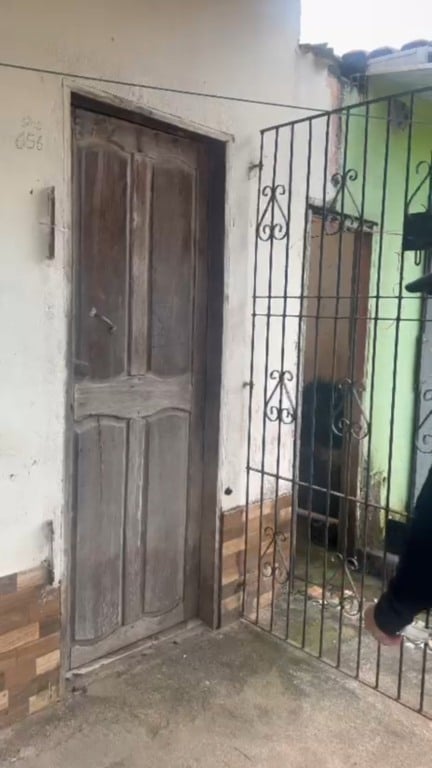 idoso passou a viver em situação de cárcere privado, sofrendo maus-tratos e tendo sua aposentadoria desviada por uma mulher que dizia cuidar dele.