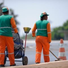 Uma trabalhadora responsável pela varrição de vias públicas garantiu na Justiça o direito ao recebimento de adicional de insalubridade em grau máximo