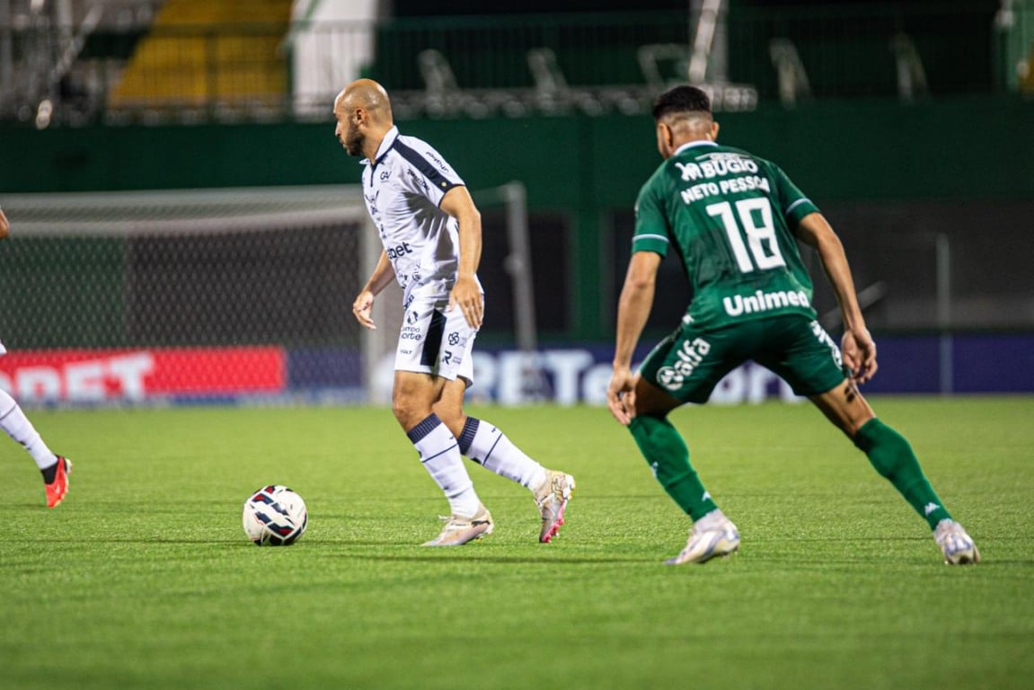 Remo e Chapecoense foi marcado também por uma intensa prática de antijogo. Foto: Samara Miranda/Remo Remo e Chapecoense foi marcado também por uma intensa prática de antijogo. Foto: Samara Miranda/Remo
