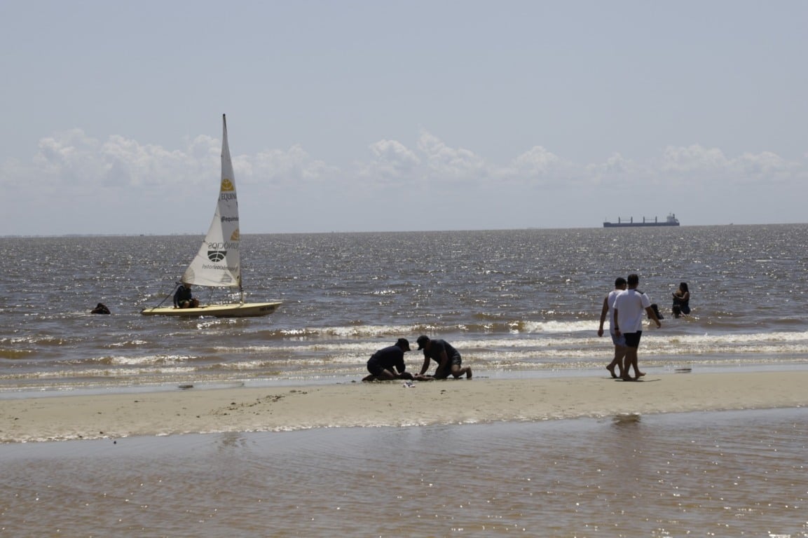 Distante a cerca de 90 quilômetros de Belém, a Praia do Caripi, localizada no município de Barcarena, é uma boa pedida para o verão.