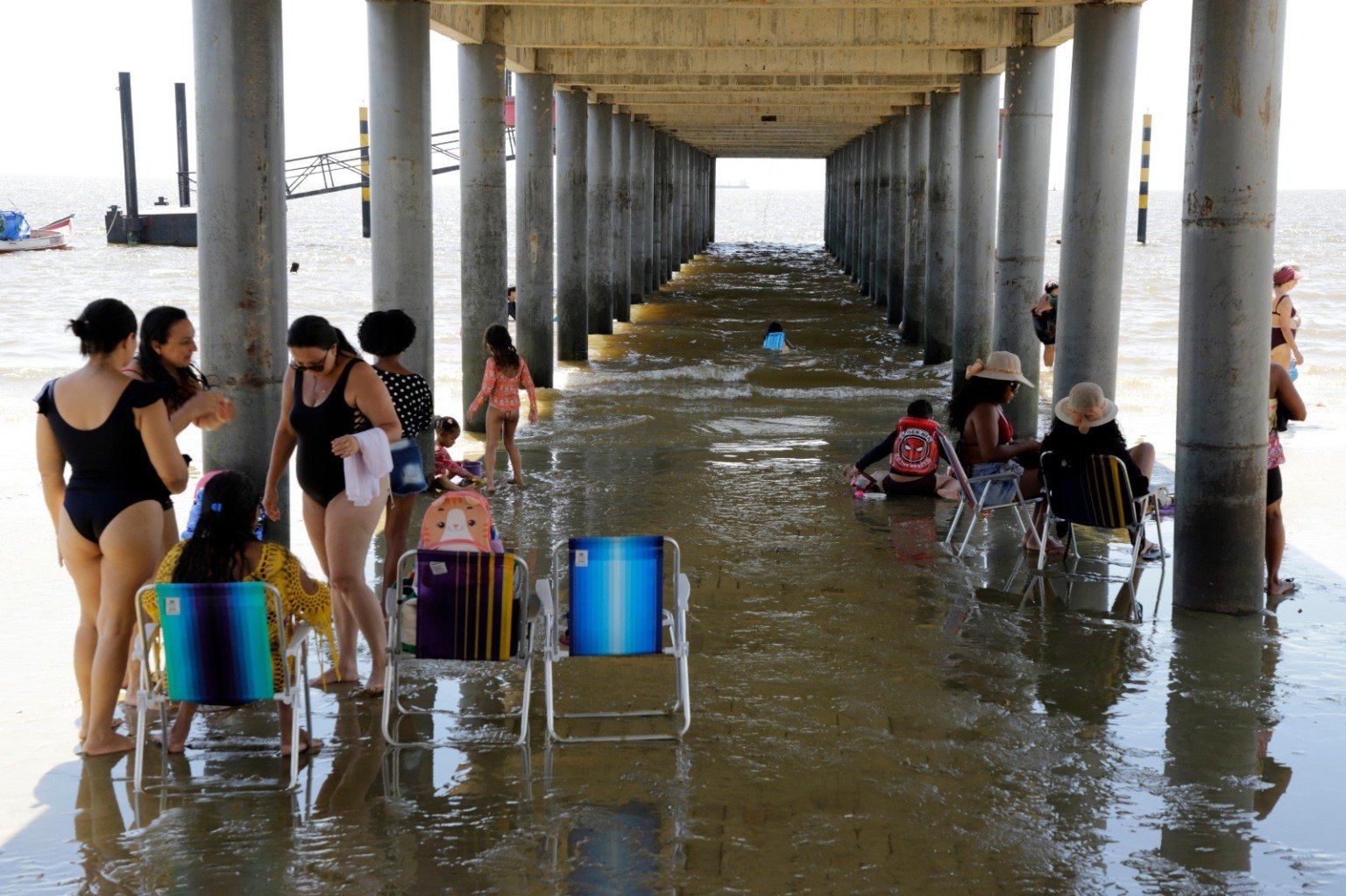 Verão no Pará: Praia do Caripi atrai banhistas, turistas e movimenta economia local. Fotos: Mauro Ângelo