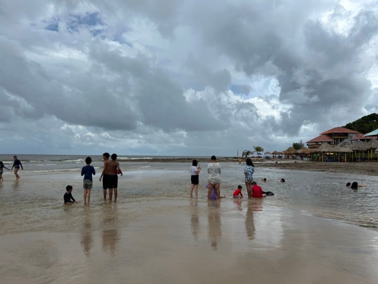 Um dos maiores atrativos naturais de Soure, a Praia do Pesqueiro, foi uma opção para muitos banhistas neste segundo final de semana de julho.
