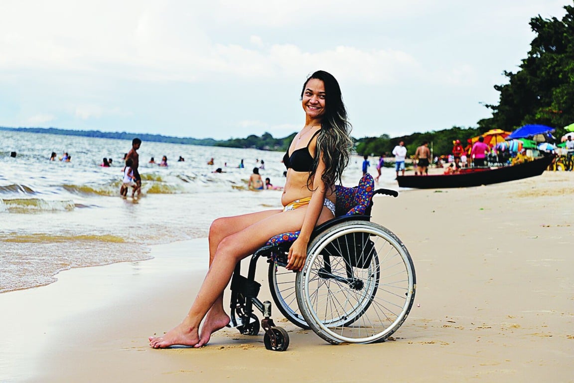 Ana Paula Souza.  Movimento na Praia Grande na ilha de outeiro. Foto: Wagner Almeida / Diário do Pará.