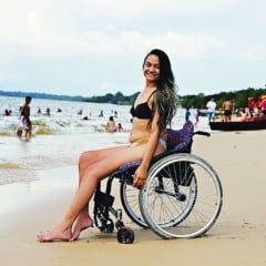 Ana Paula Souza.  Movimento na Praia Grande na ilha de outeiro. Foto: Wagner Almeida / Diário do Pará.