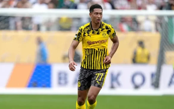Jobe Bellingham, do Dortmund, levou cartão amarelo e está fora do próximo jogo, perdendo a chance de enfrentar o irmão, Jude Bellingham, do Real Madrid