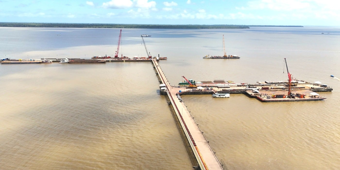 Com cerca de 710 metros de extensão, além de área de receptivo para grandes navios com infraestrutura de apoio aos passageiros, como pontos de embarque e desembarque e atendimento aos passageiros.