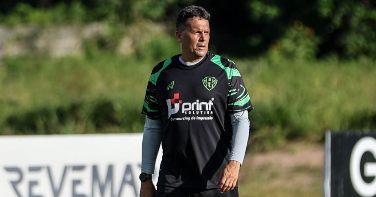 O técnico Claudinei Oliveira ainda está invicto e com 100% de aproveitamento no comando do Paysandu - Foto: Jorge Luis Totti/PSC