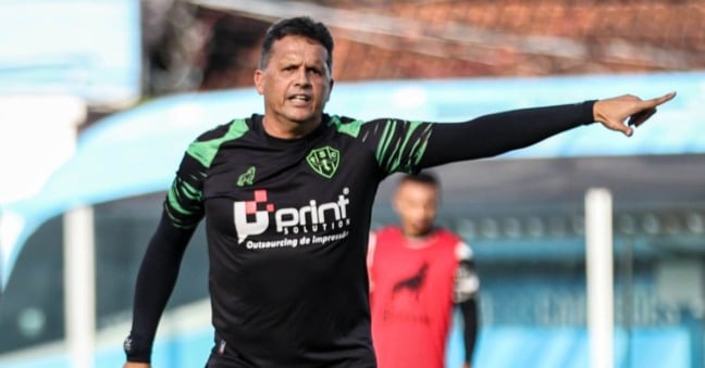 Técnico bicolor estuda suas opções para o jogo de sábado - Foto: Matheus Vieira/PSC
