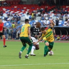 Torcida se irritou com o desempenho do Remo e sobrou para o treinador. FOTO: Irene Almeida
