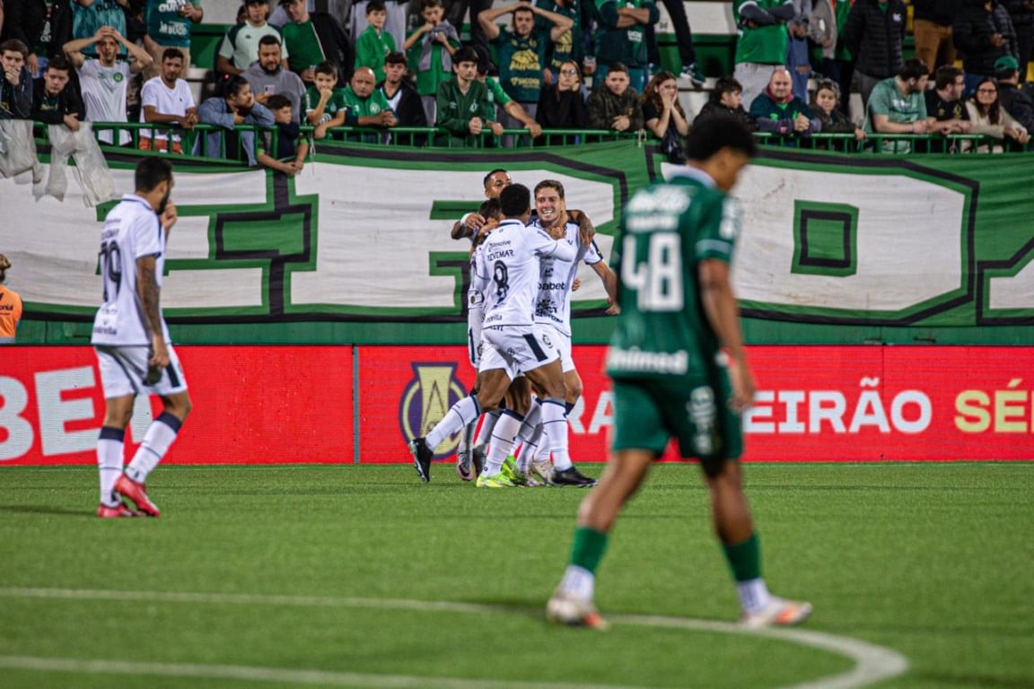 Luan Martins comemora o gol de empate. Foto: Samara Miranda/Remo Luan Martins comemora o gol de empate. Foto: Samara Miranda/Remo