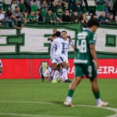 Luan Martins comemora o gol de empate. Foto: Samara Miranda/Remo
