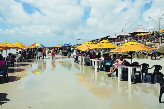 Bragança Pará, Brasil.  Último dia de férias  de julho na praia de Ajuruteua,  
Foto: Celso Rodrigues/ Diário do Pará.