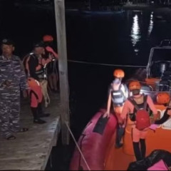 Equipe de resgate se prepara para mais uma rodada de buscas por vítimas de naufrágio em Bali — Foto: Reprodução / redes sociais
